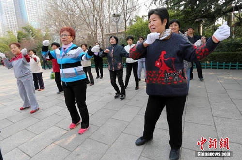 多省份鼓勵有條件地區(qū)可自行提高基礎養(yǎng)老金。（資料圖）中新社發(fā) 張馳 攝