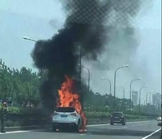 新能源汽車故障起火這個(gè)單誰(shuí)來(lái)買