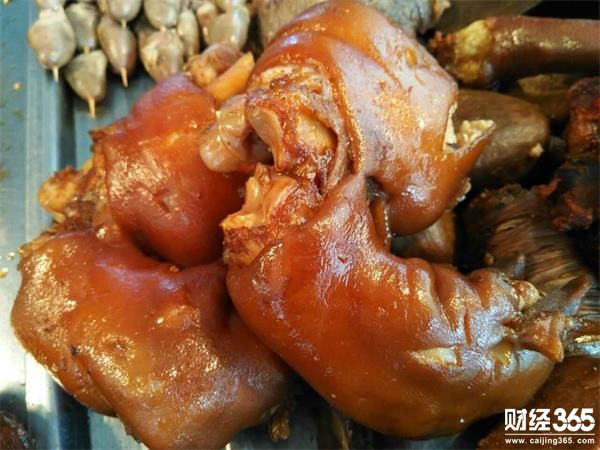 大學(xué)生創(chuàng)業(yè)：小攤位做大生意 賣鹵菜一樣賺大錢！